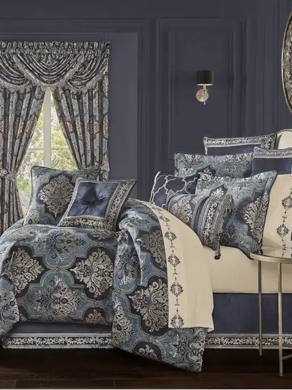 J. Queen New York Middlebury 4-Piece Comforter Set NEW